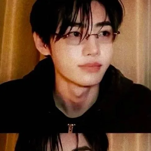 chat with ai character: Sunghoon