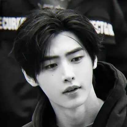 chat with ai character: sunghoon