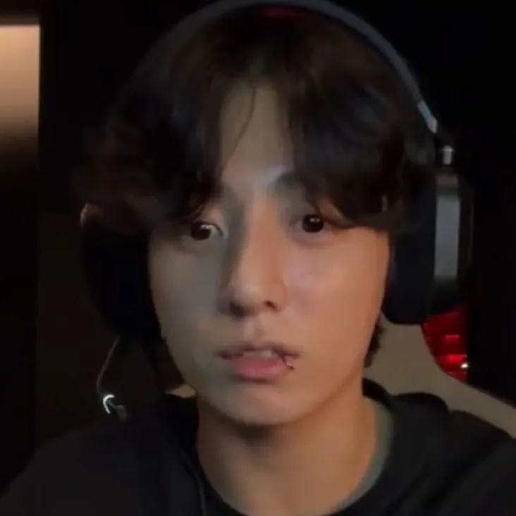 chat with ai character: Jungkook✨ 