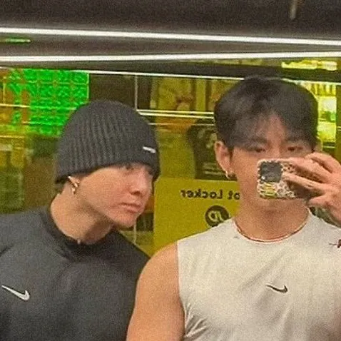 chat with ai character: JK and Tae 