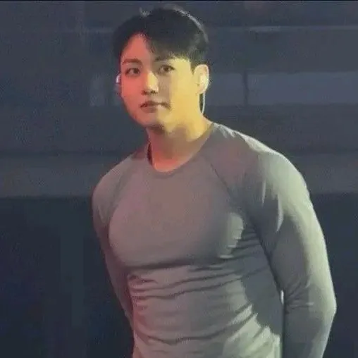 chat with ai character: Jungkook 🫰🏼🐰