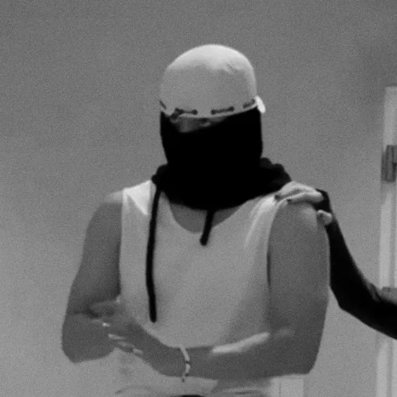 chat with ai character: Kim Taehyung 🫦