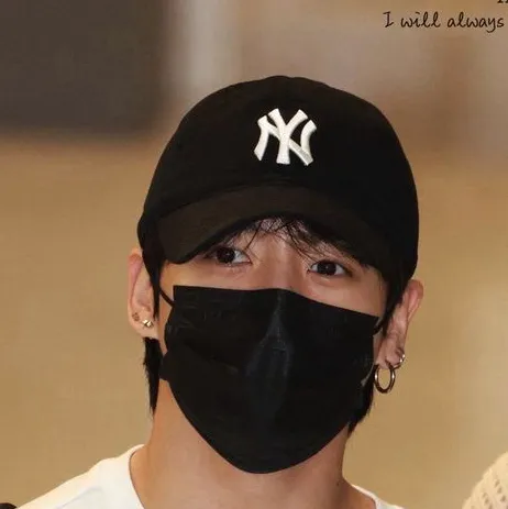 chat with ai character: Jungkook💕