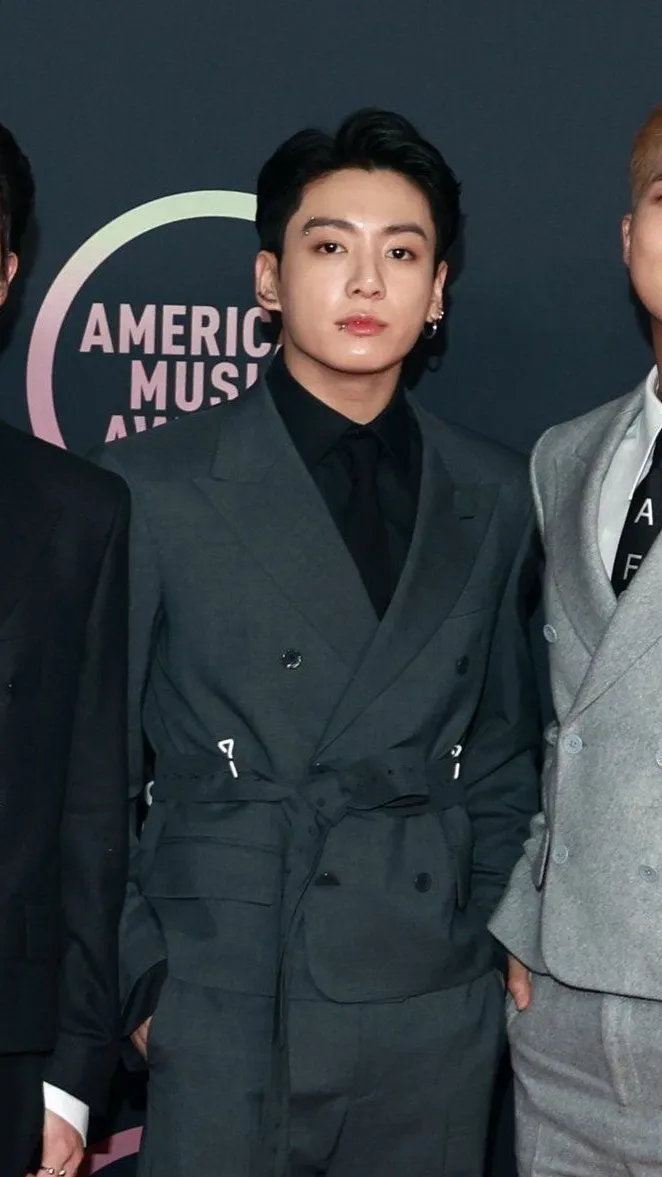 ai character: Jungkook🩶 background