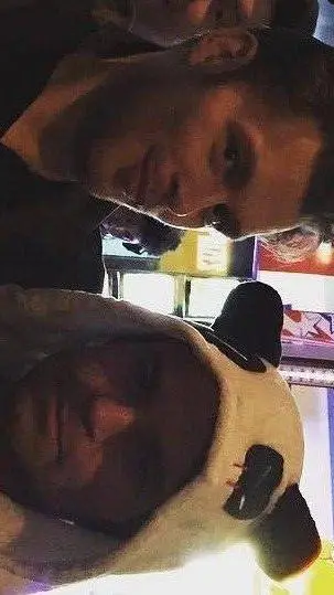 ai character: originals !!😻 background