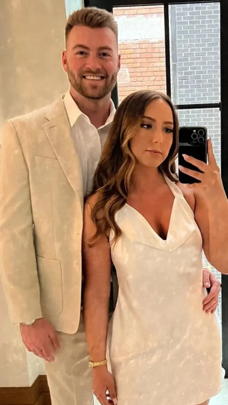 ai character: Hayley  background