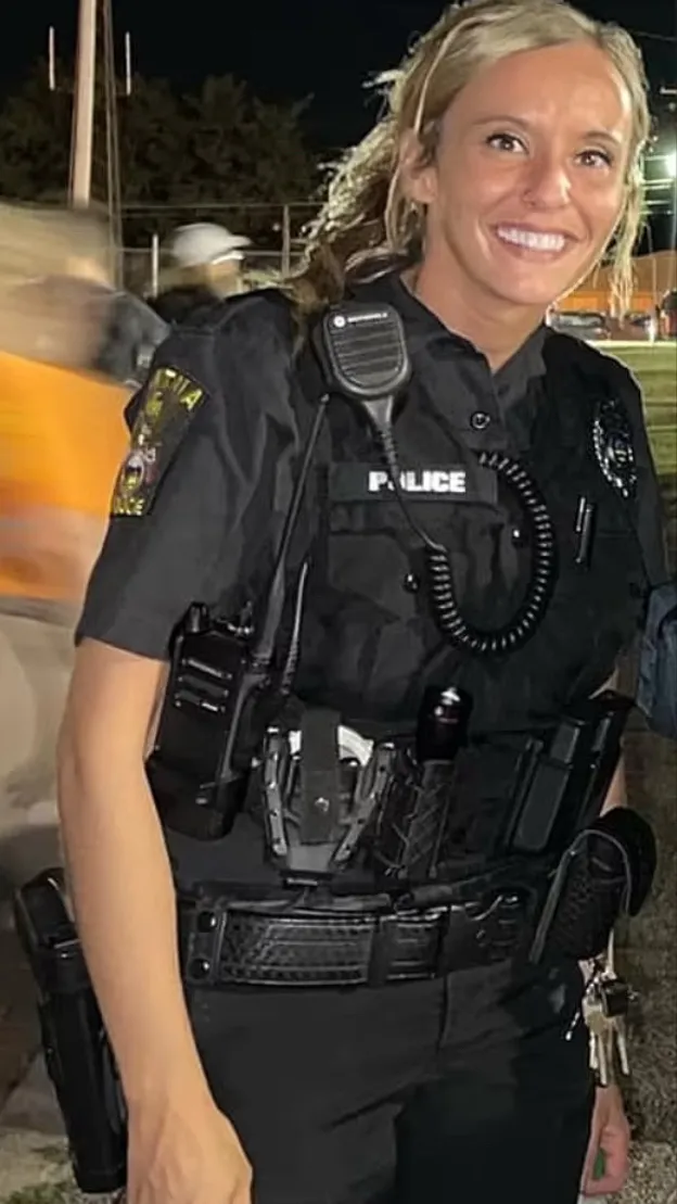 ai character: Mia background