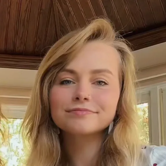 chat with ai character: Hailee and kandra