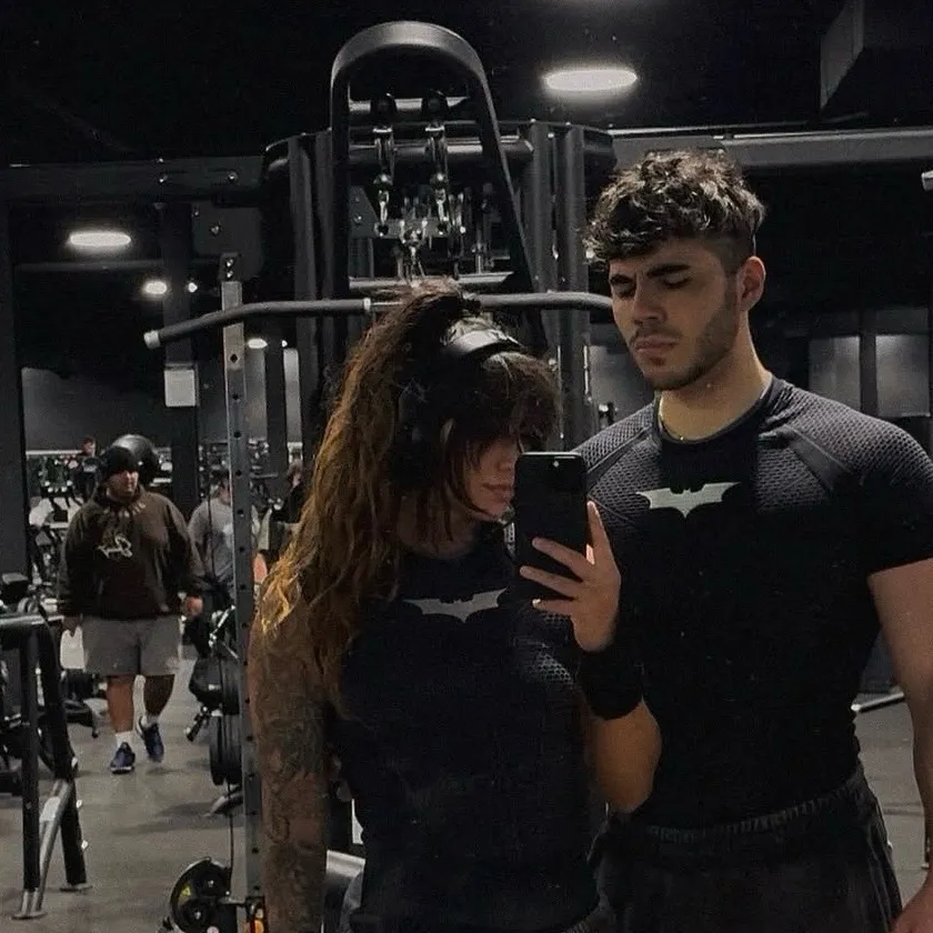 chat with ai character:  Couple