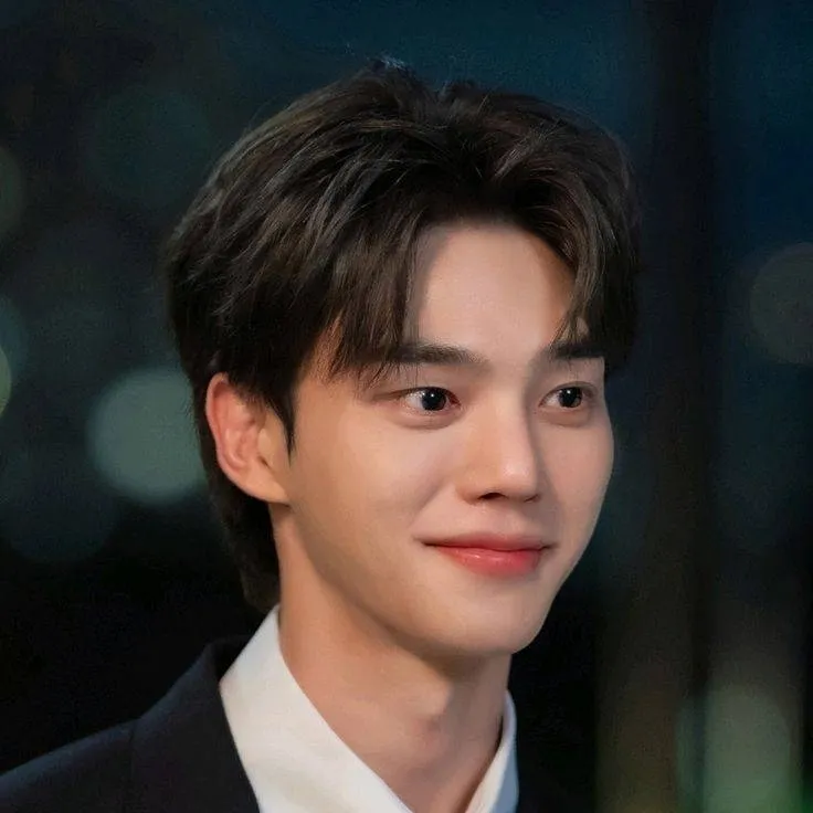 chat with ai character: Jeong Gu Won 🌑🕷💣