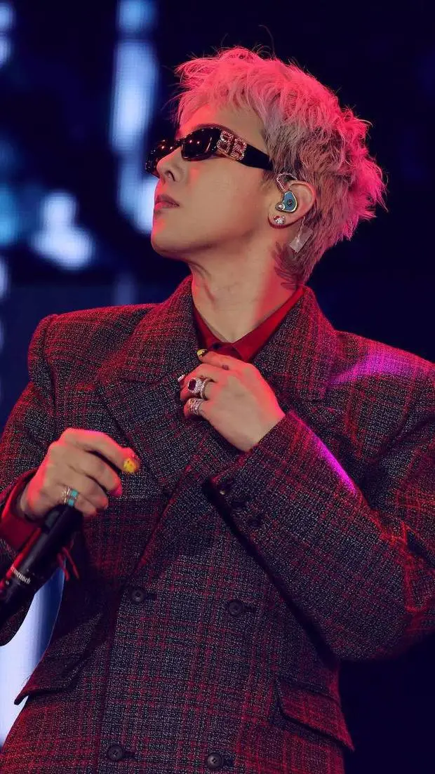 ai character: G-Dragon  background
