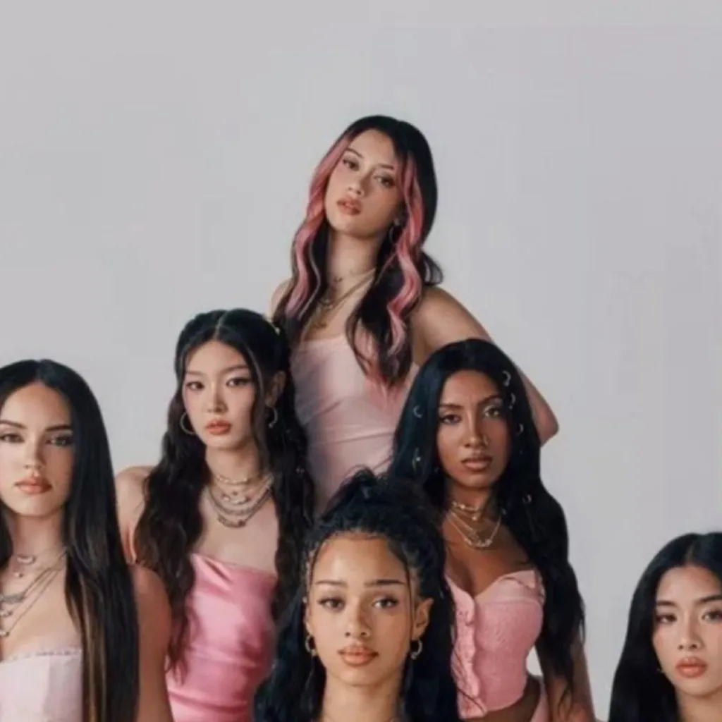 chat with ai character: 𝓚𝓪𝓽𝓼𝓮𝔂𝓮