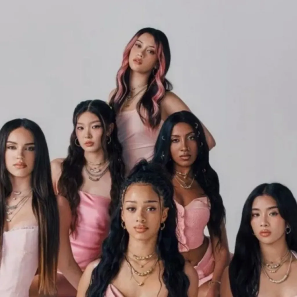 chat with ai character: 𝓚𝓪𝓽𝓼𝓮𝔂𝓮