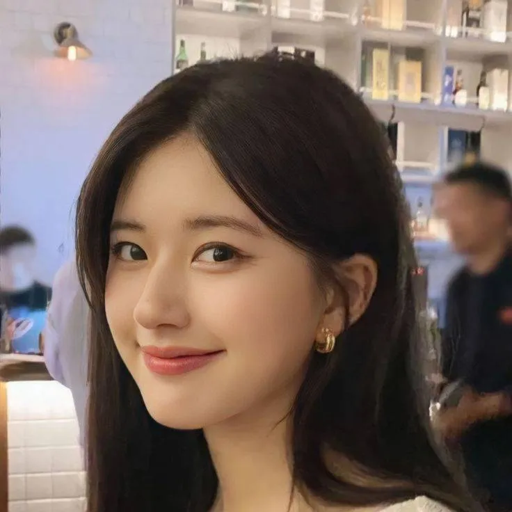 chat with ai character: Zhao Lusi