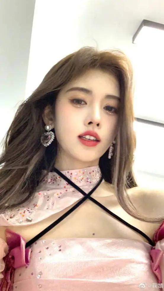 ai character: Ju Jingyi background