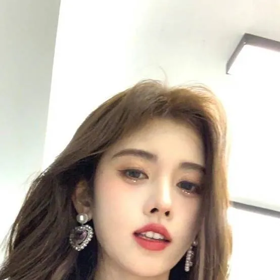 chat with ai character: Ju Jingyi