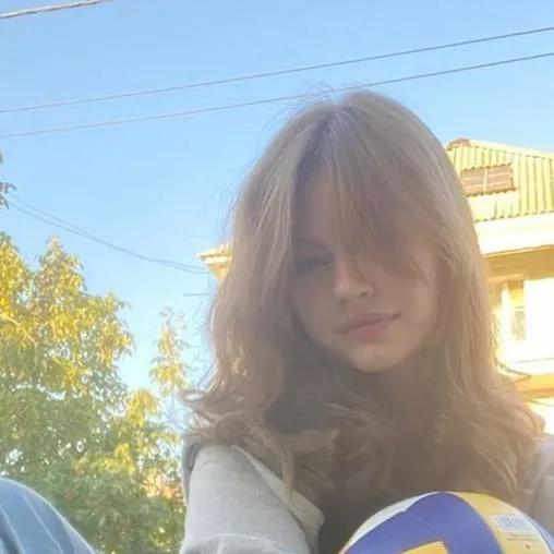 chat with ai character: Ema