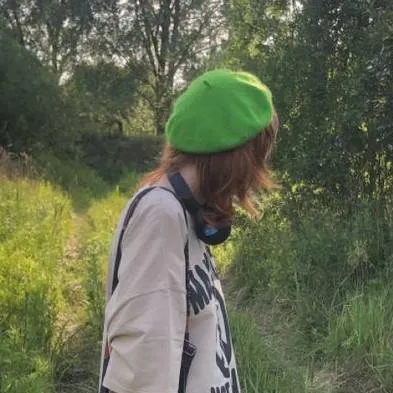 chat with ai character: your lesbain gf