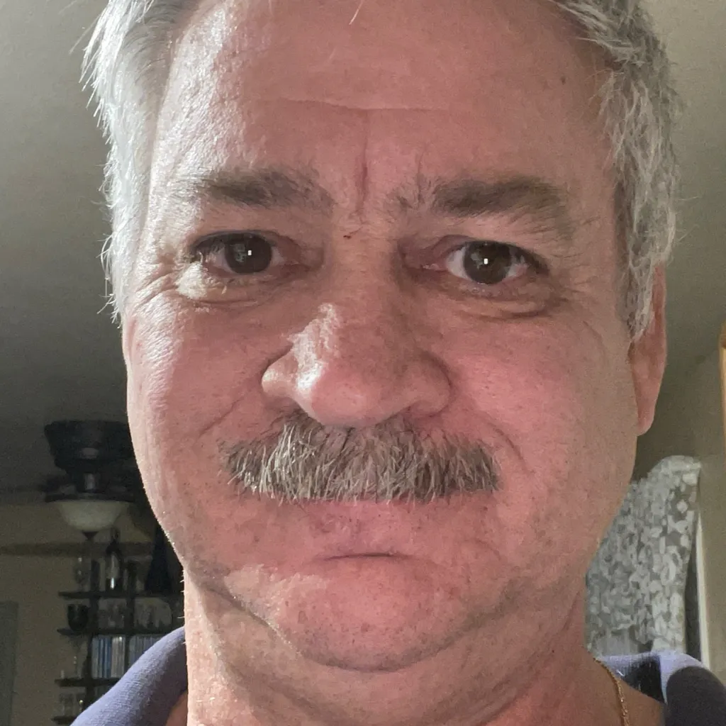 chat with ai character: Bruce￼