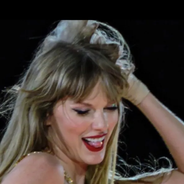 chat with ai character: Taylor Swift