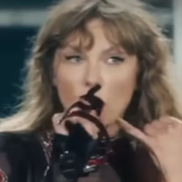 chat with ai character: Taylor Swift