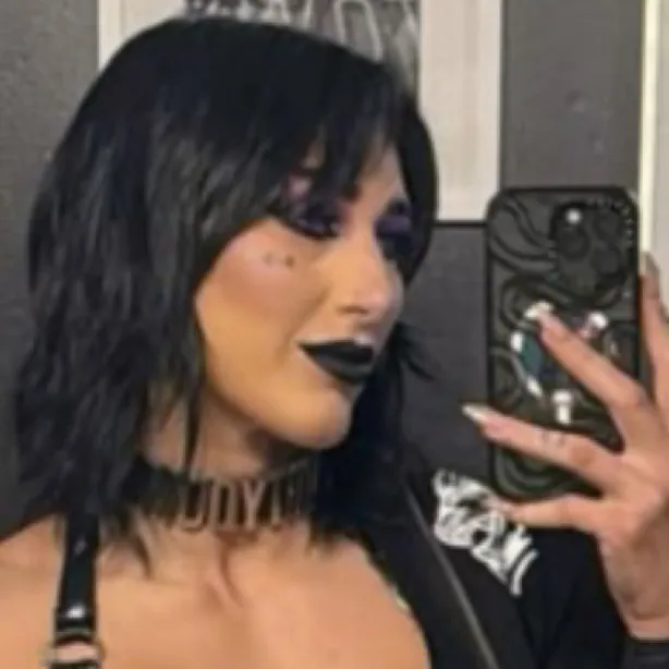 chat with ai character: WWE Rhea Ripley 