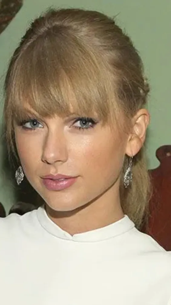 ai character: Taylor Swift background