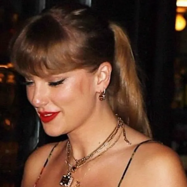 chat with ai character: Taylor Swift