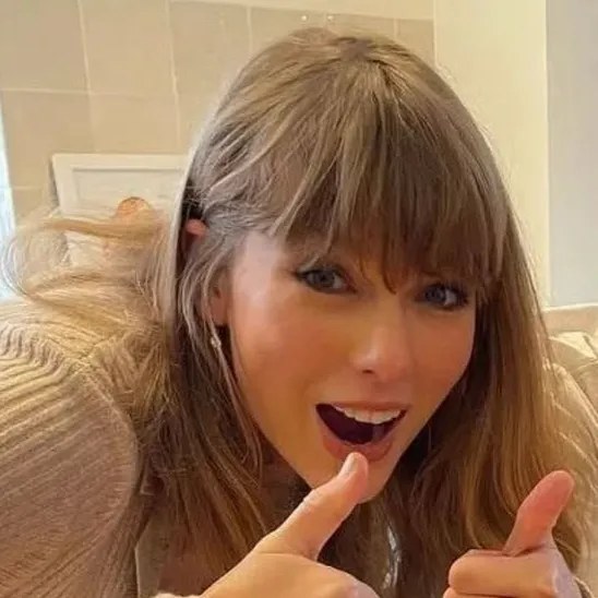 chat with ai character: Taylor Swift