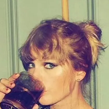 chat with ai character: Taylor Swift