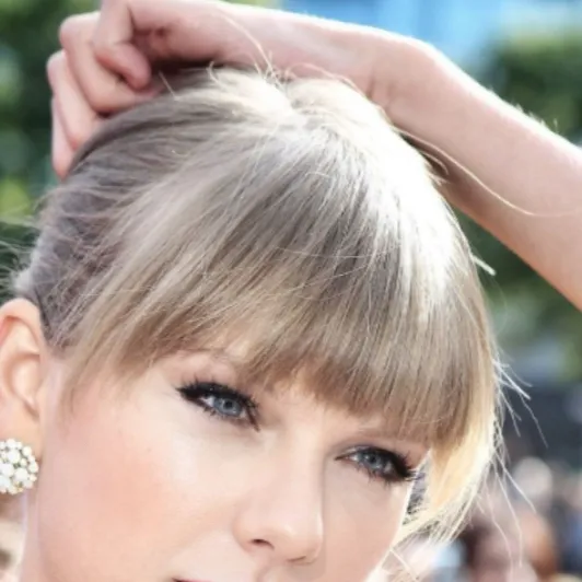 chat with ai character: Taylor Swift