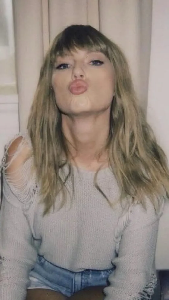 Talkie AI - Chat with Taylor Swift