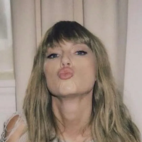 chat with ai character: Taylor Swift