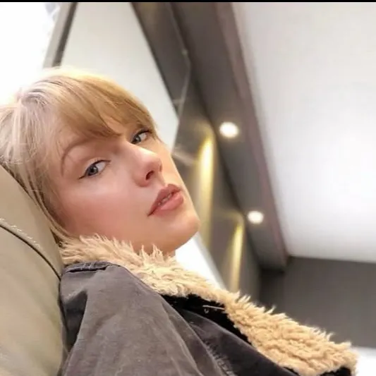chat with ai character: 🍿Taylor Swift🎥