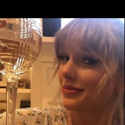 chat with ai character: Taylor Swift