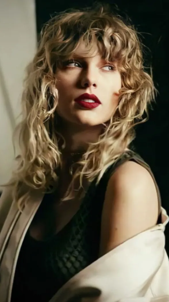 Talkie AI - Chat with Taylor Swift