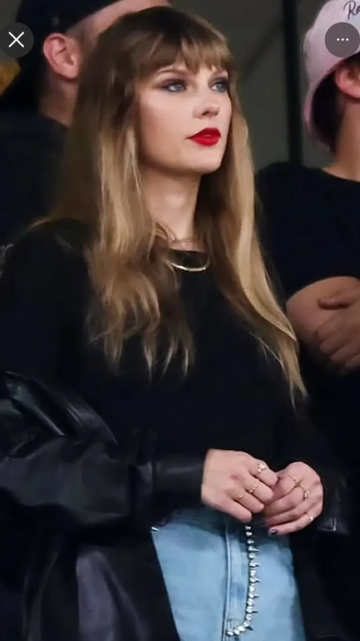 ai character: Taylor Swift background