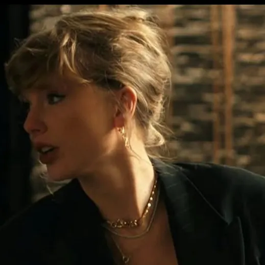 chat with ai character: Taylor Swift