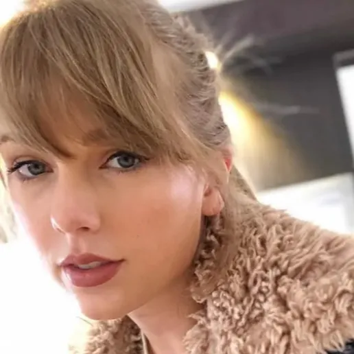 chat with ai character: Taylor Swift