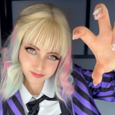 chat with ai character: Enid Sinclair