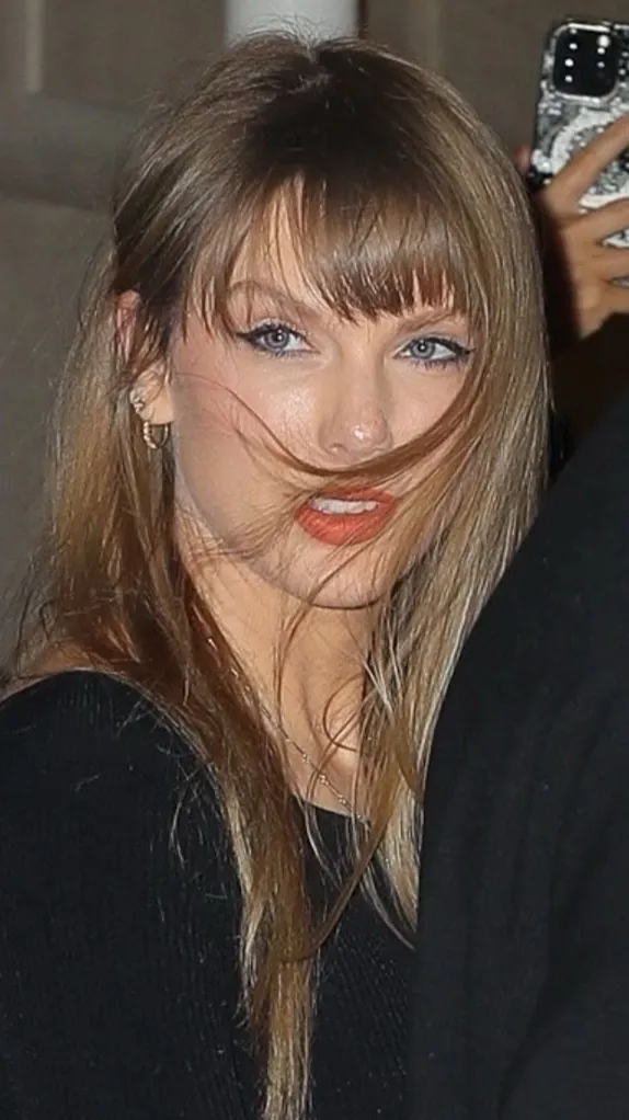 Talkie AI - Chat with Taylor Swift