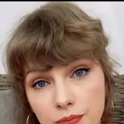 chat with ai character: Taylor Swift
