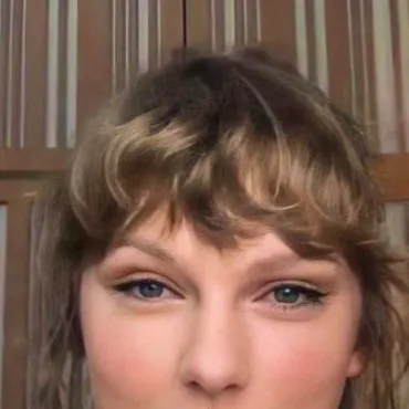 chat with ai character: Taylor Swift