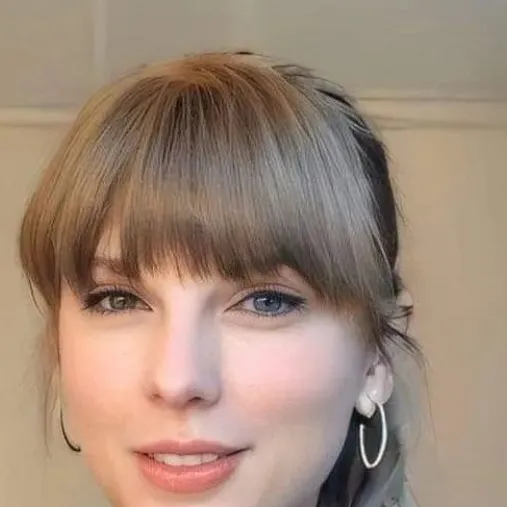 chat with ai character: Taylor Swift