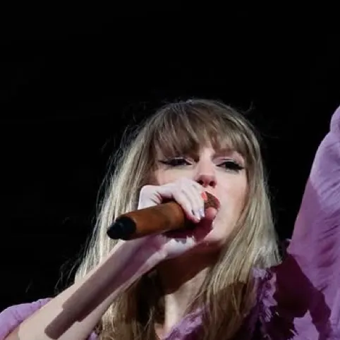 chat with ai character: Taylor Swift