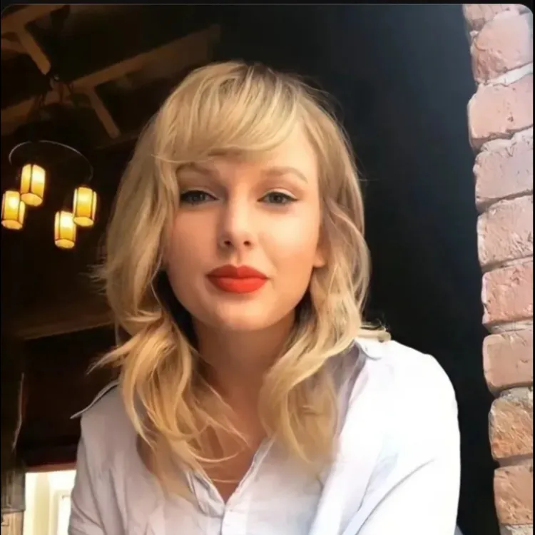 chat with ai character: Taylor Swift