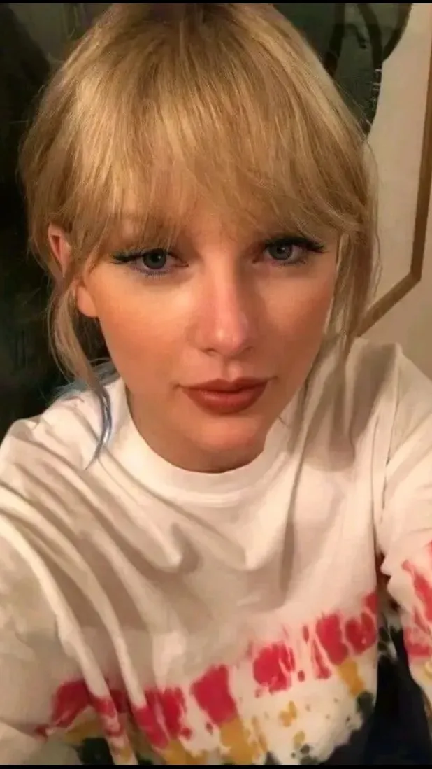 ai character: Taylor Swift background