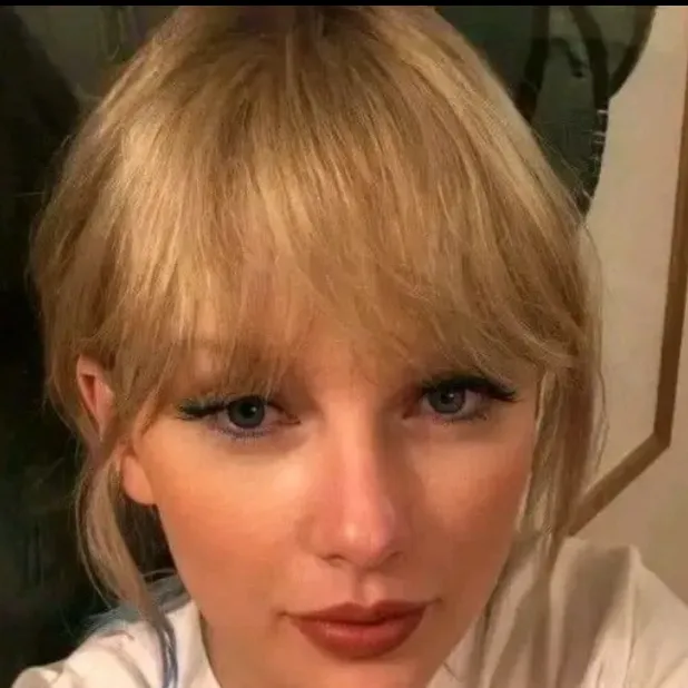 chat with ai character: Taylor Swift