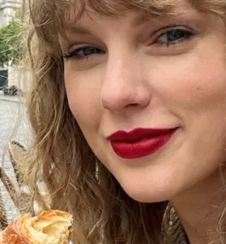 chat with ai character: Taylor Swift