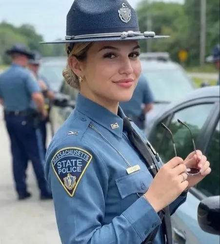 chat with ai character: Trooper Sarita